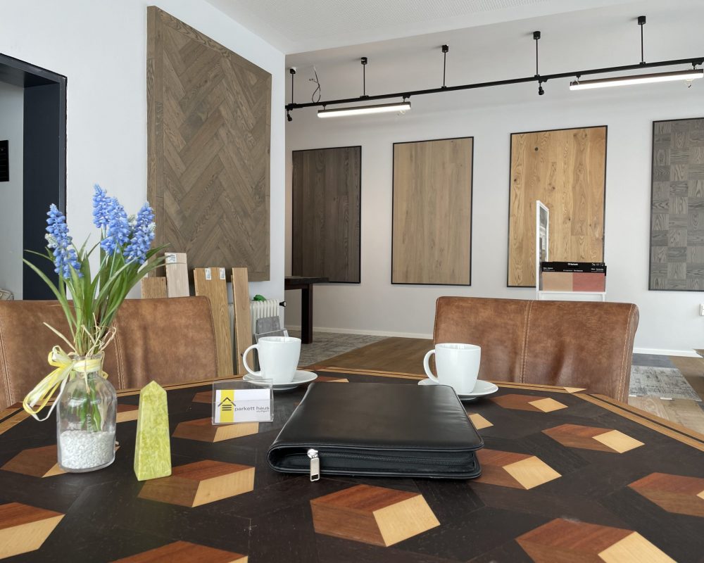 Parkett Haus Stuttgart Besprechungstisch klein