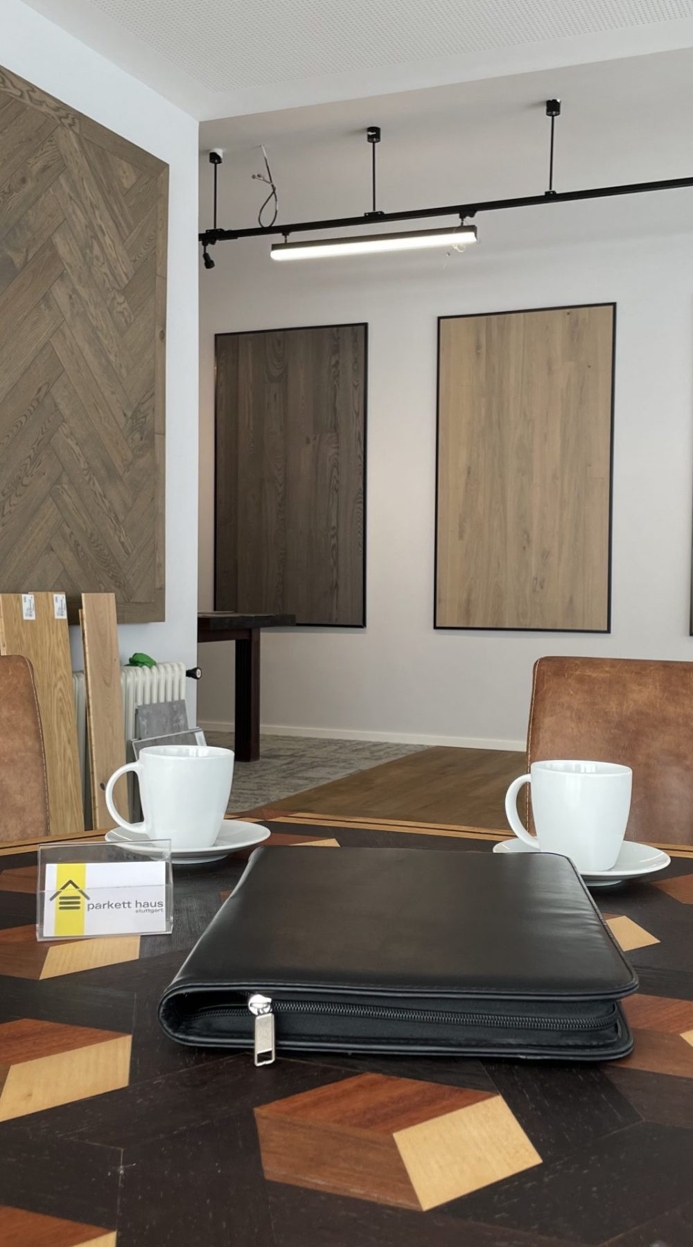 Parkett Haus Stuttgart Besprechungstisch klein